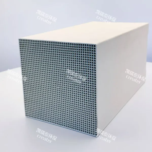 Dense heat storage honeycomb ceramic resistant to hydrofluoric acid and strong alkali