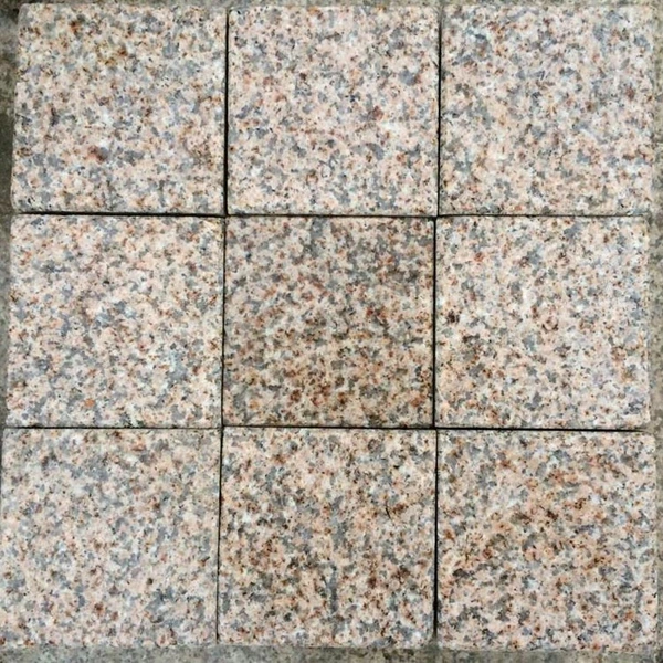 G682 yellow rusty granite cobble stone