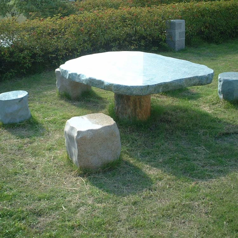 طاولة وكراسي حجرية خارجية