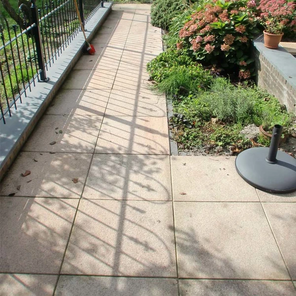 G682 ملتهب بلاط رصف جرانيت أصفر صدئ