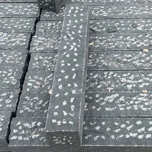 black basalt stone natural split stone palisade