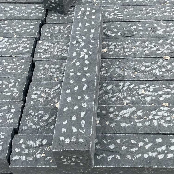 black basalt stone natural split stone palisade