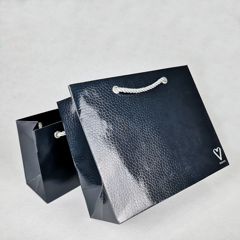 personnaliser un sac à main en papier respectueux de l'environnement - un sac à main pour vêtements