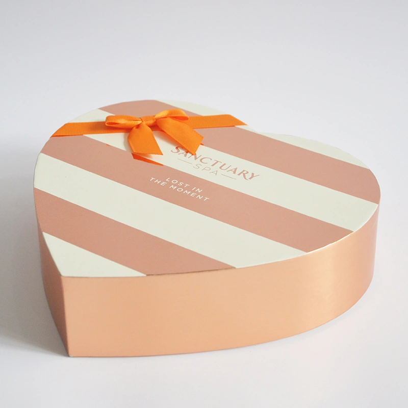 une boîte cadeau de type cœur, personnalisez une boîte cadeau de la Saint-Valentin