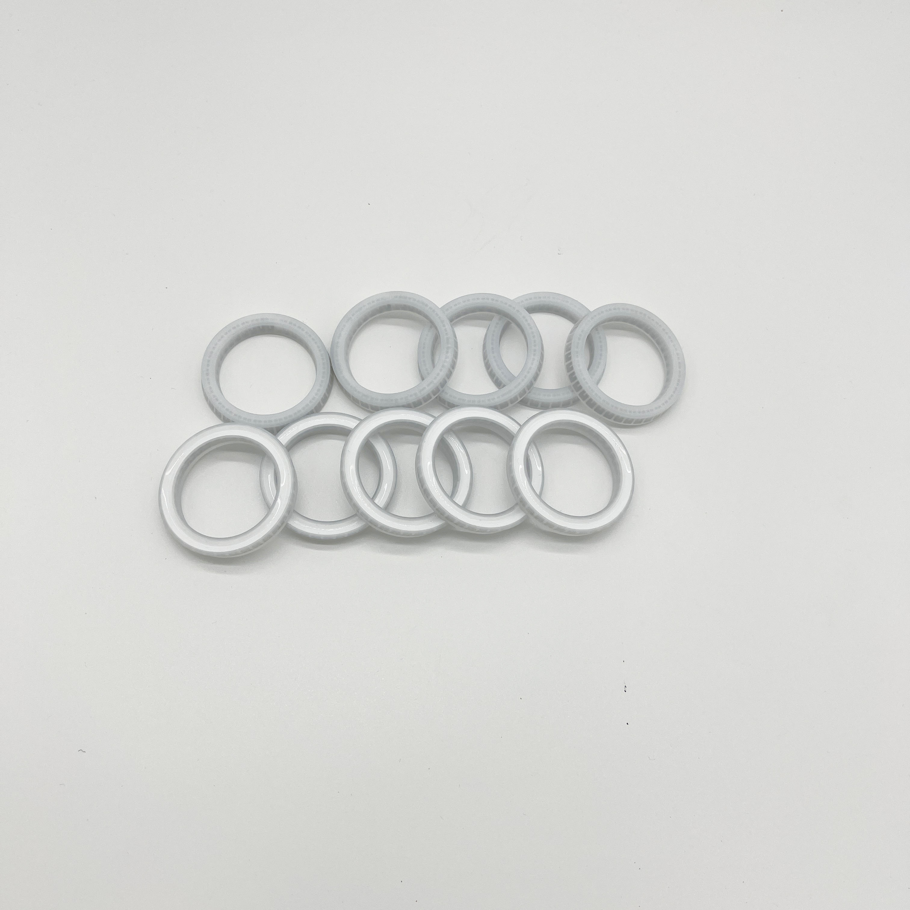 Single-layer screw retainer for shafts: a model for efficient tightening and easy maintenance