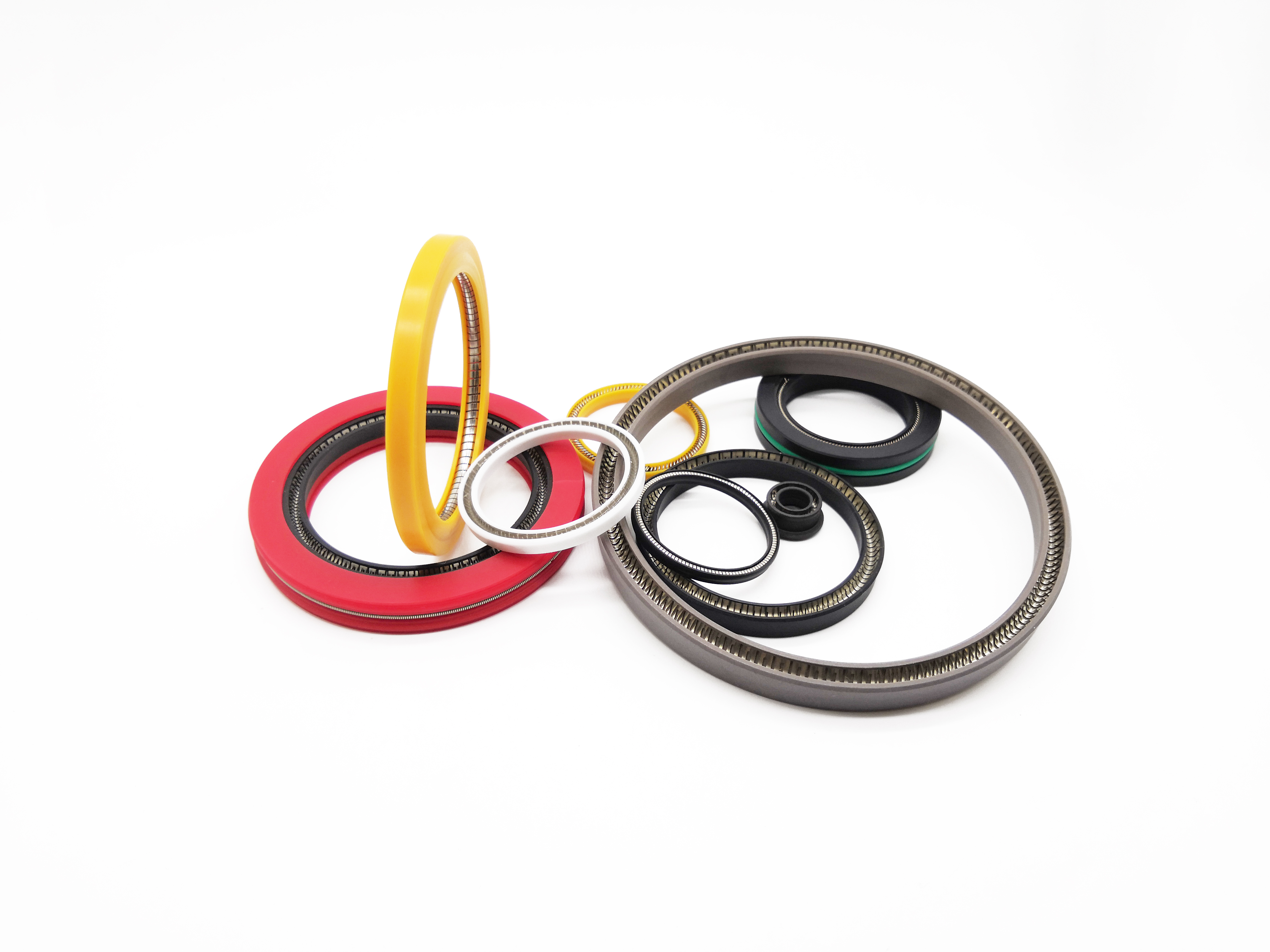 Selection of sealing ring materials in ultra-vacuum environment