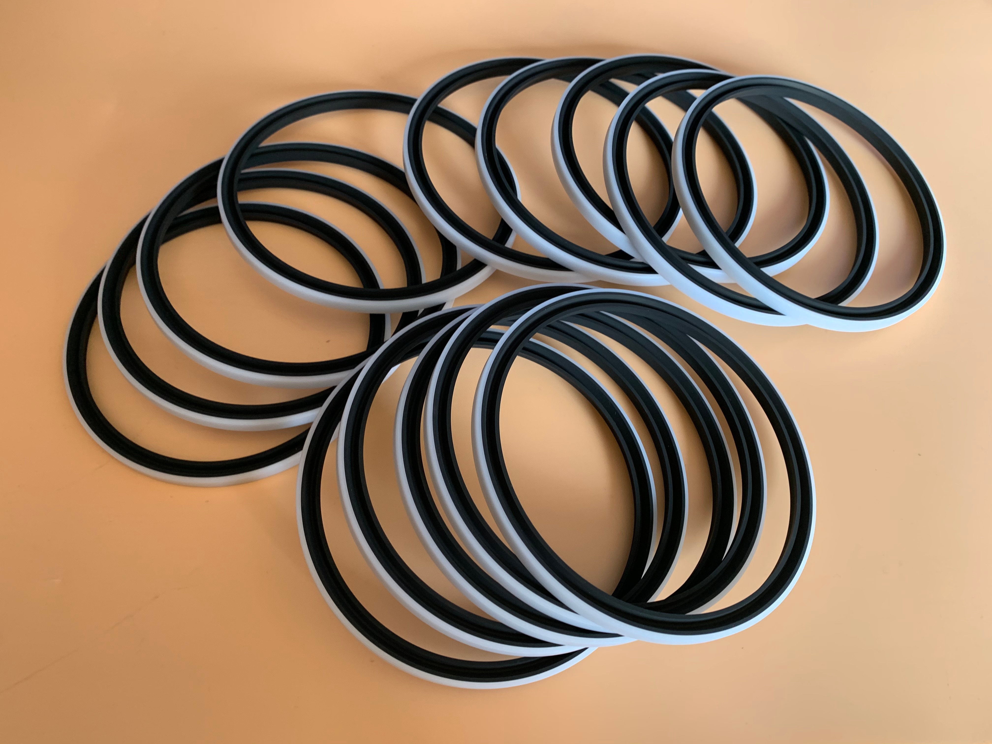 Comparison of polyurethane seals with other sealing materials