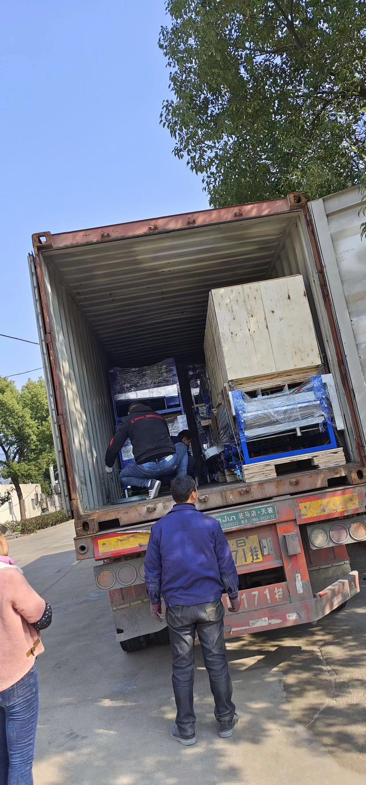 تسليم آلة فرز التفاح للعملاء في مولدوفا في عام 2019