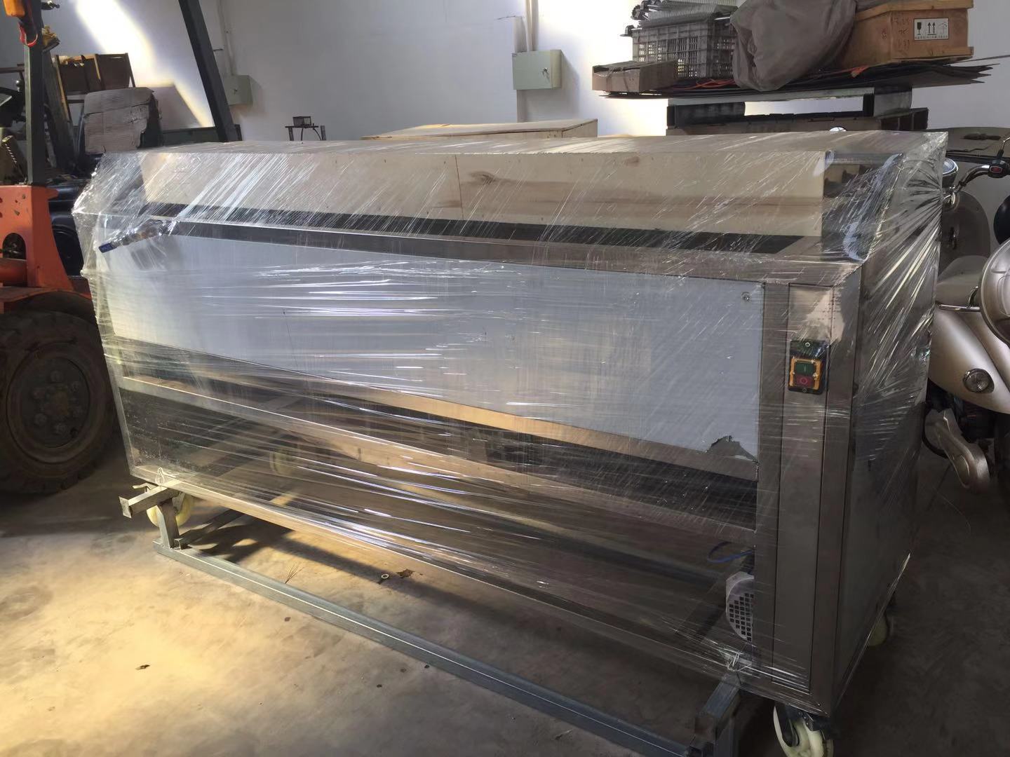 livraison de machine de lavage/polissage de brosses à fruits au client qatar