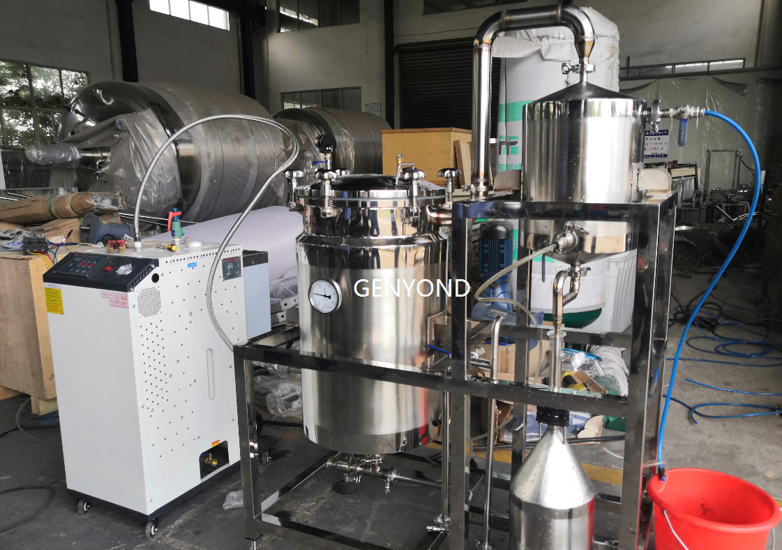 تستخدم تجربة 50 لترًا تقطير الزيت العطري