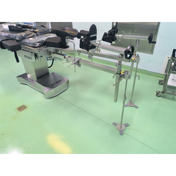 Suspended orthopedic traction frame Q2