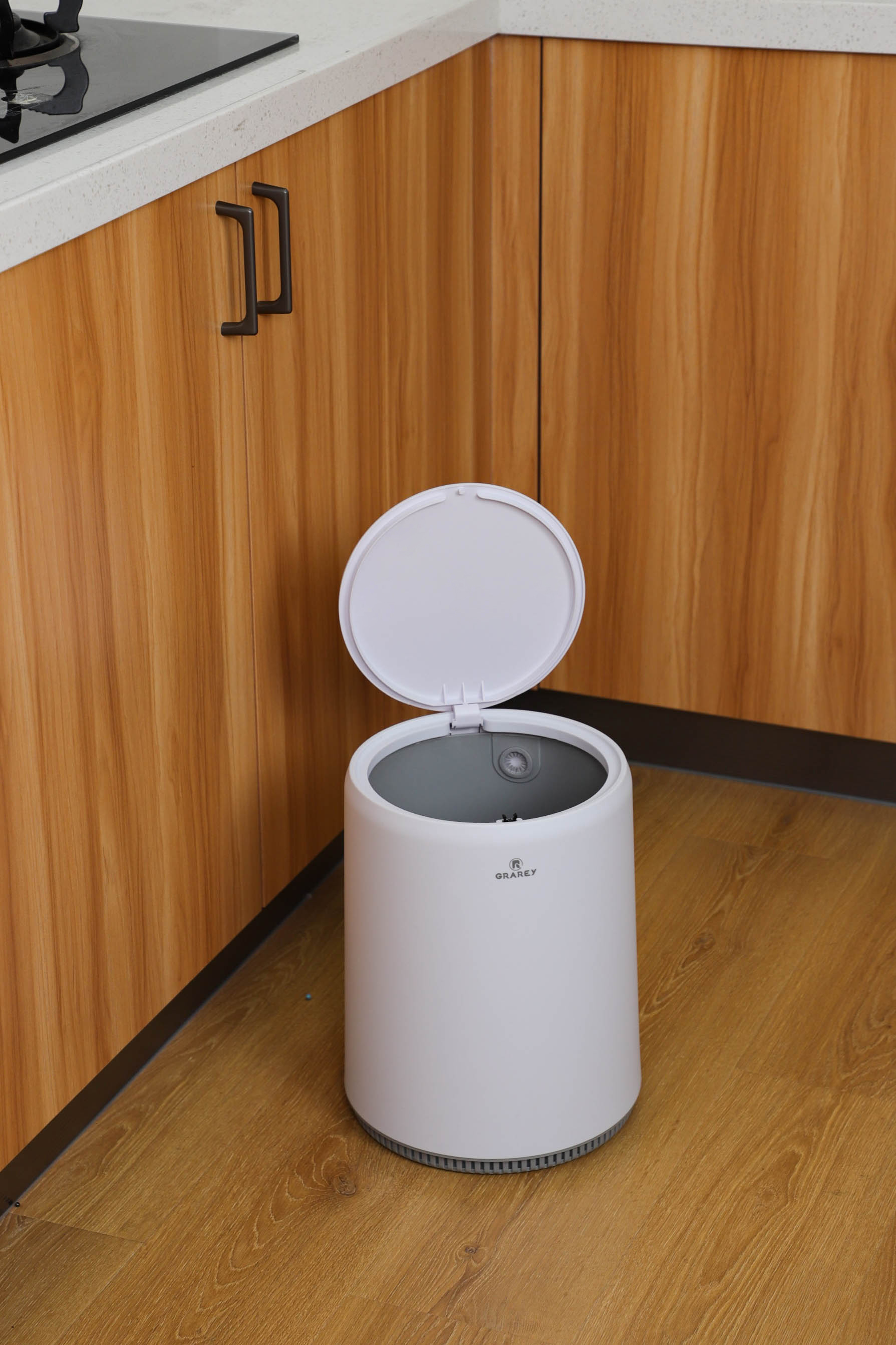 Air-Press Auto-Seal Bin