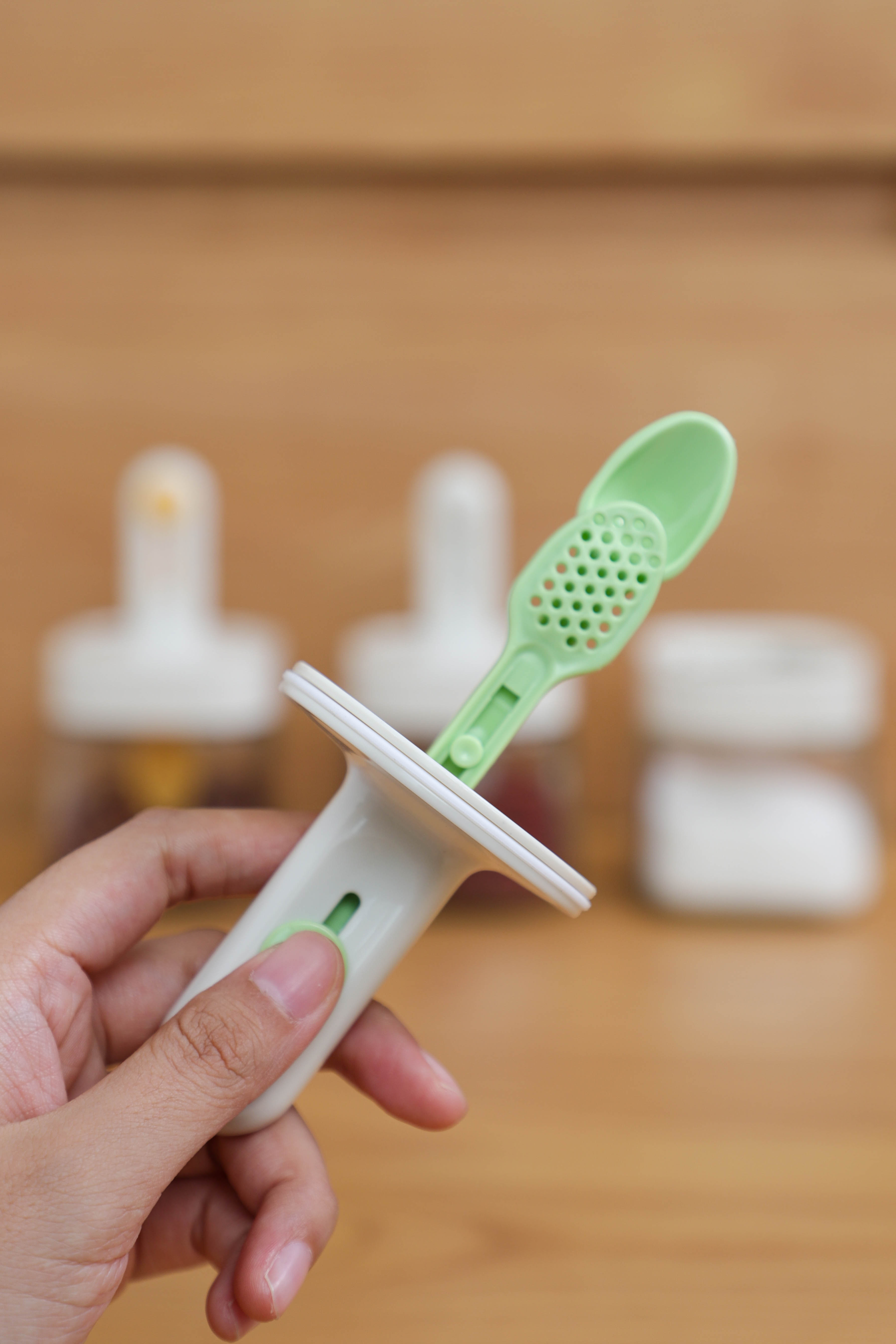 Adjustable Portion-Control Spice Dispenser