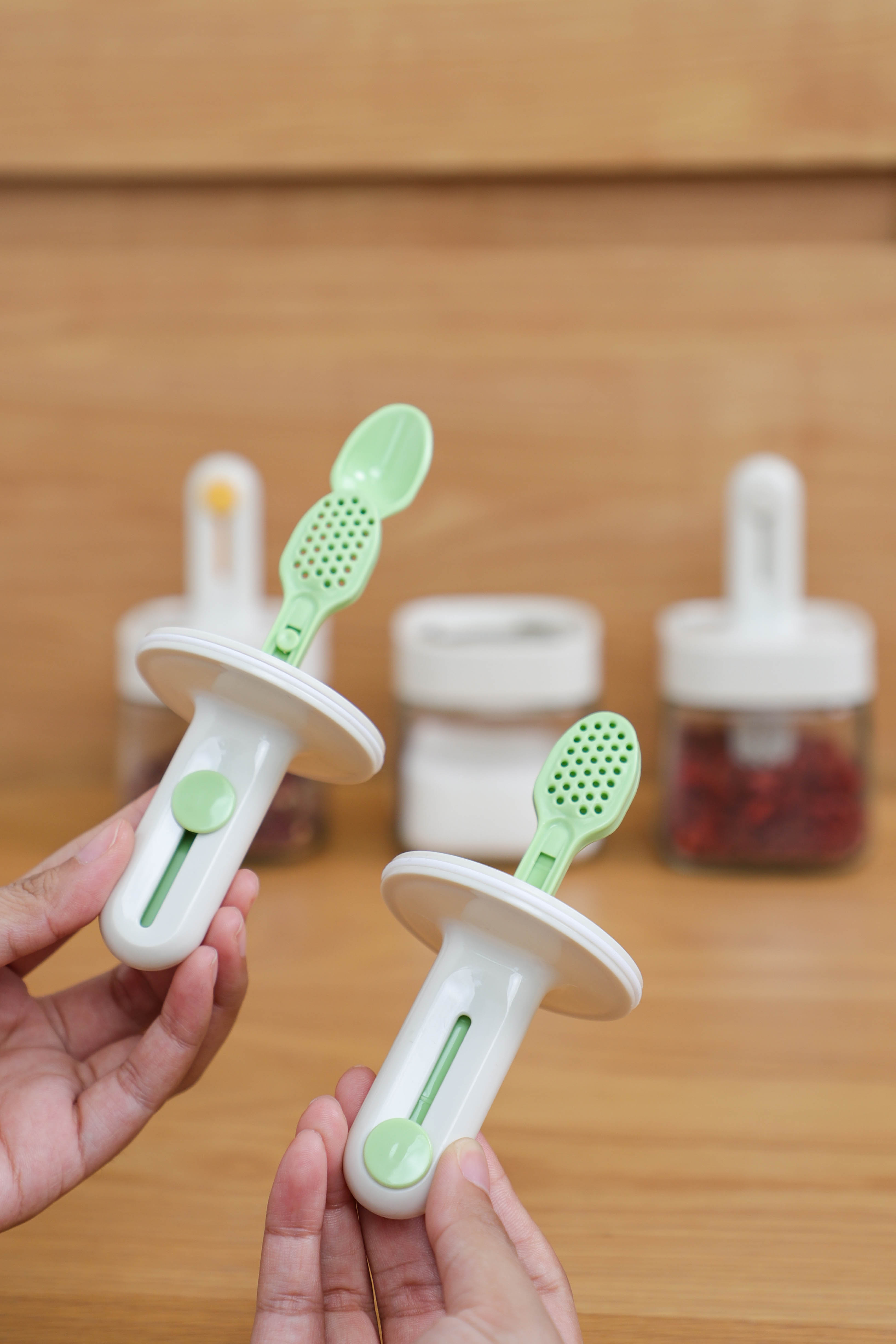 Adjustable Portion-Control Spice Dispenser