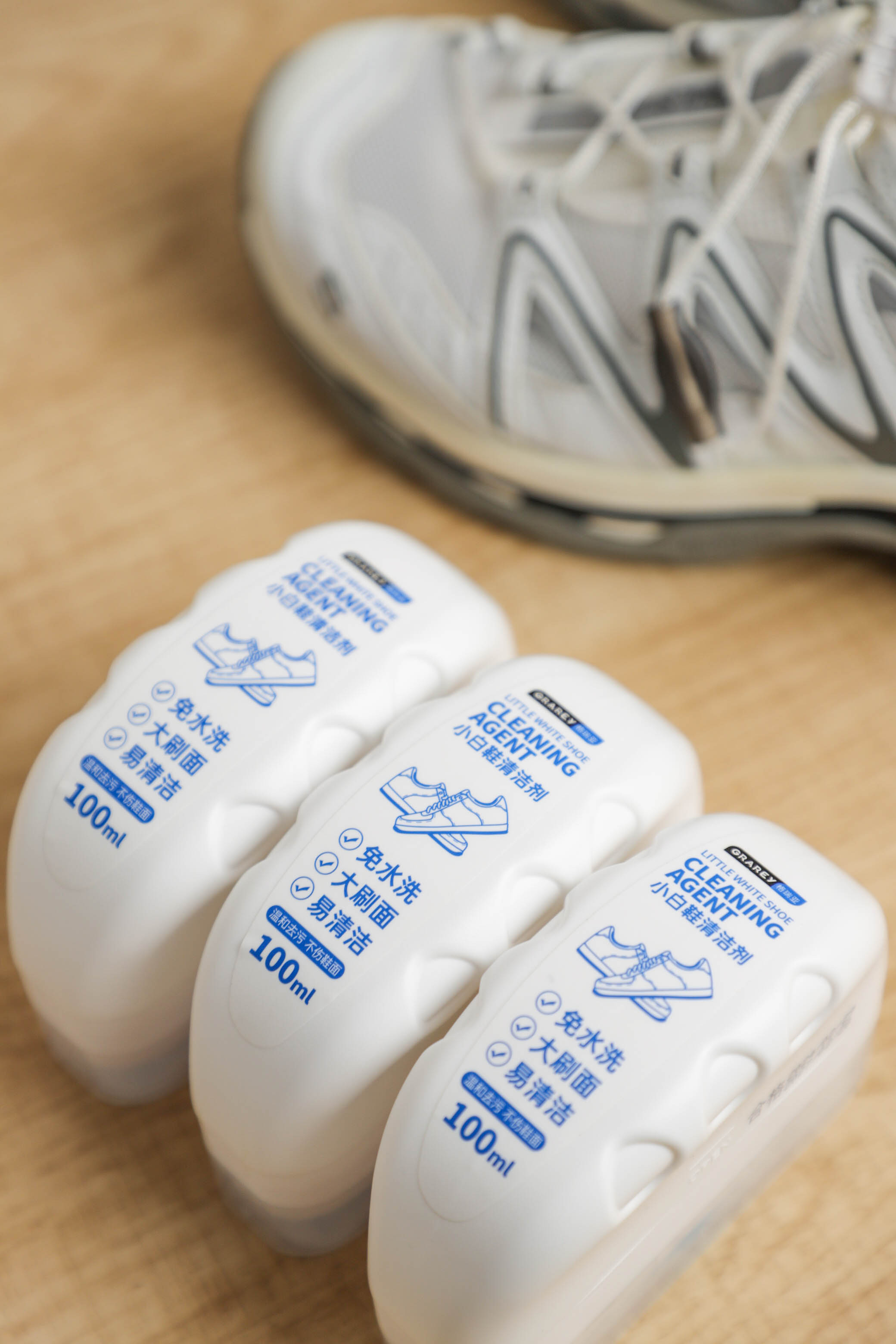 White Shoe Cleaning Agent