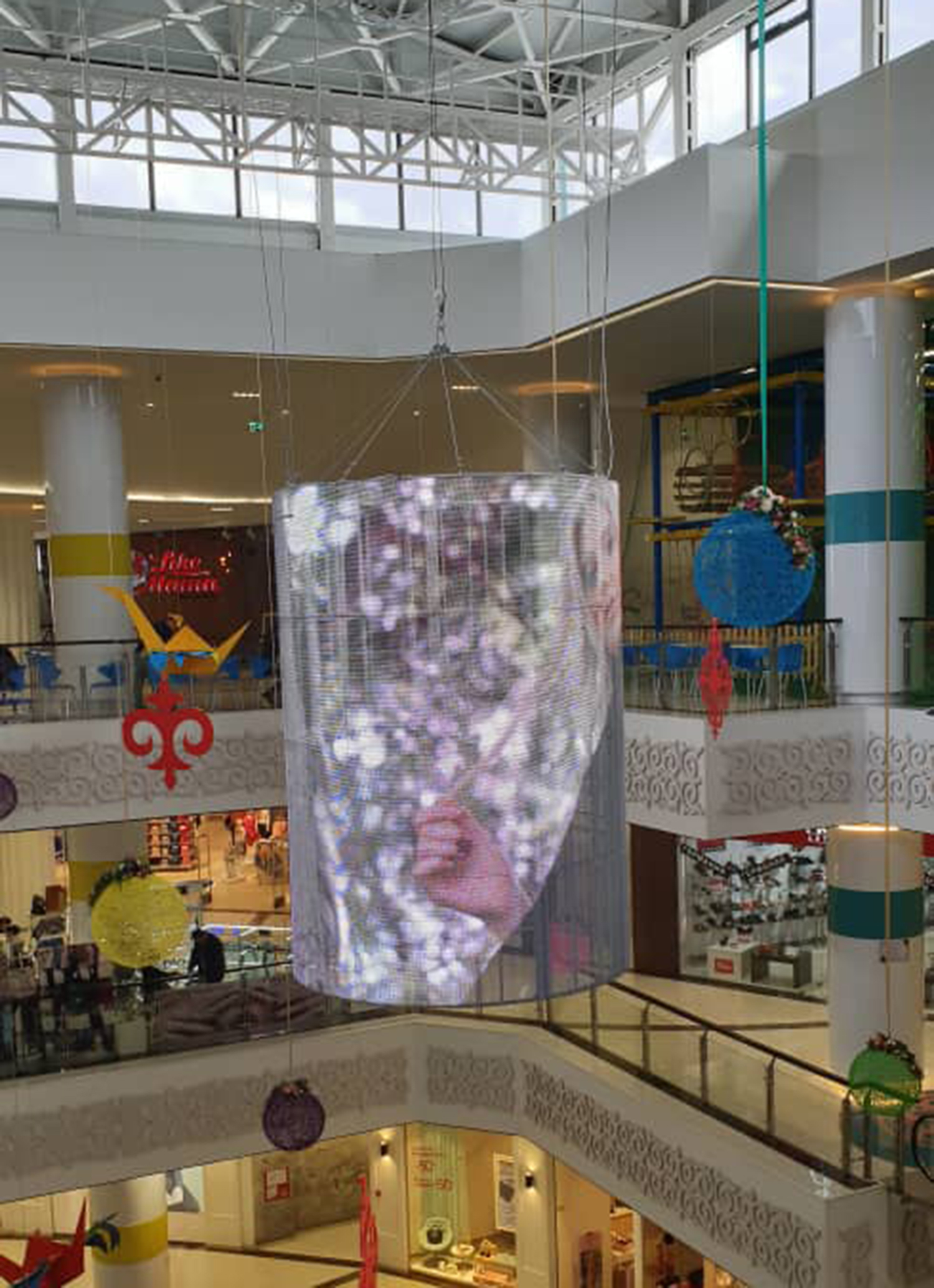 Kyrgyzstan shopping mall p3.91-7.81 LED transparent screen