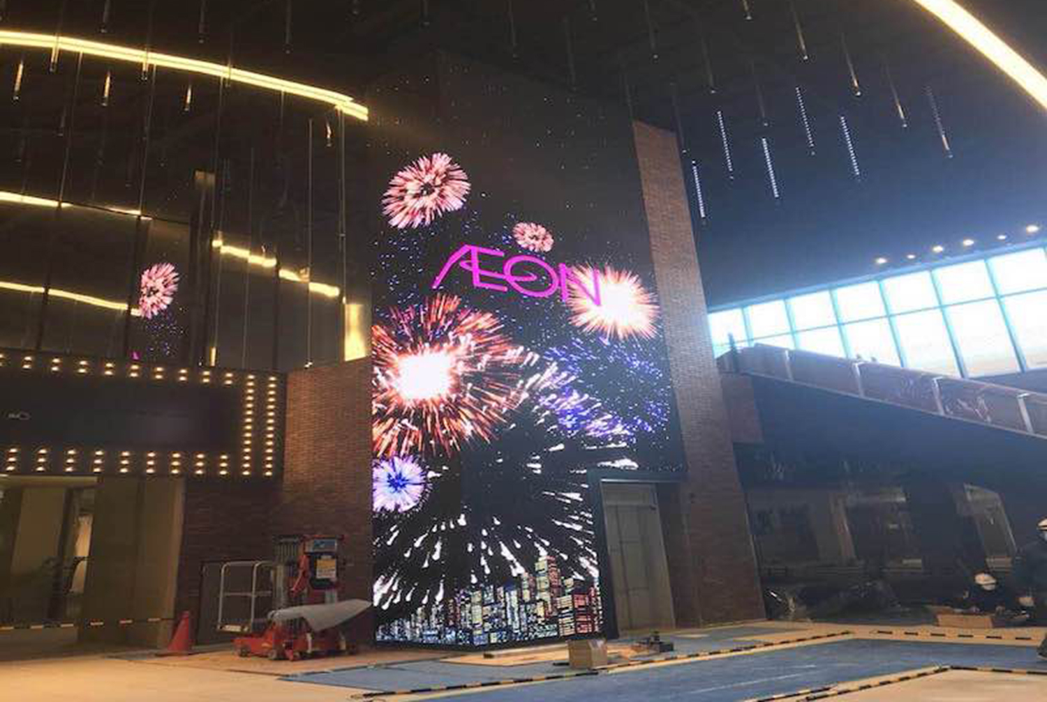 P2 indoor full-color pillar screen in Hiroshima shopping mall, Japan