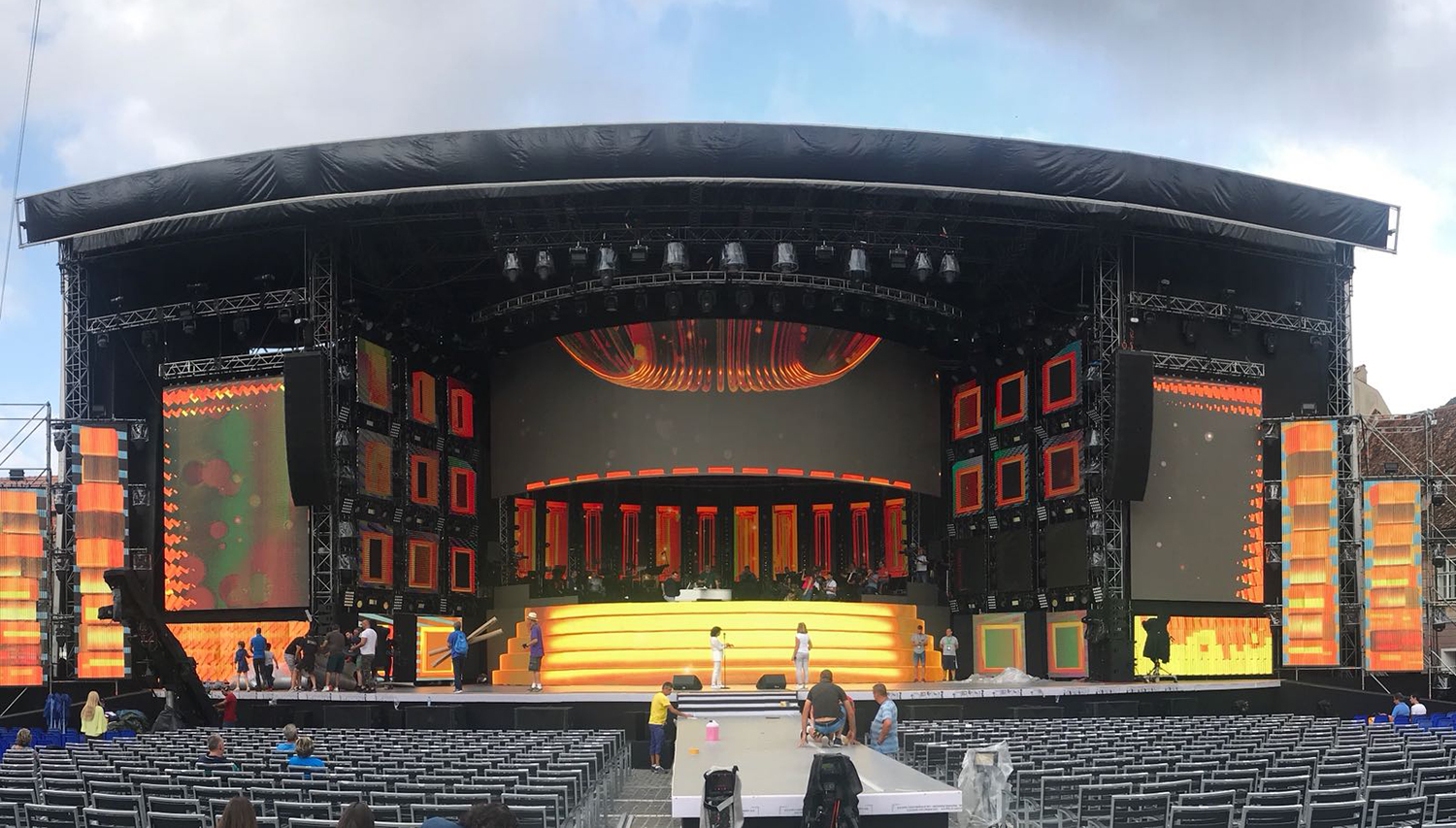 Romanian Golden Deer Festival p4.81 outdoor full-color LED rental screen