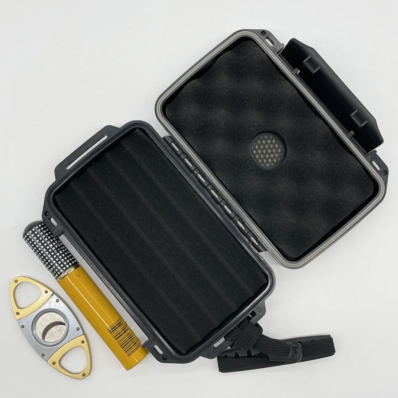 Portable mini humidor for business travel