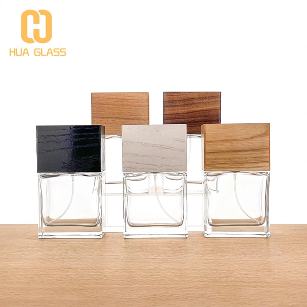 Frasco de perfume de vidrio negro de cubo cuadrado de 100 ml con tapa de madera negra