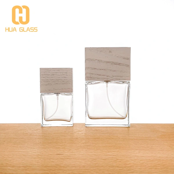 Frasco de perfume de vidrio negro de cubo cuadrado de 100 ml con tapa de madera negra