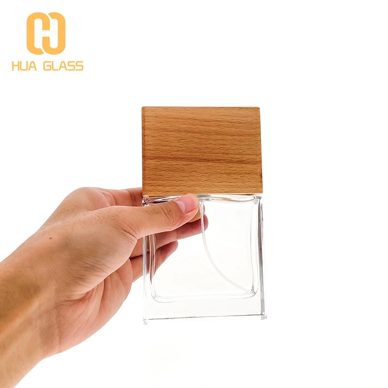 Frasco de perfume de vidrio negro de cubo cuadrado de 100 ml con tapa de madera negra  