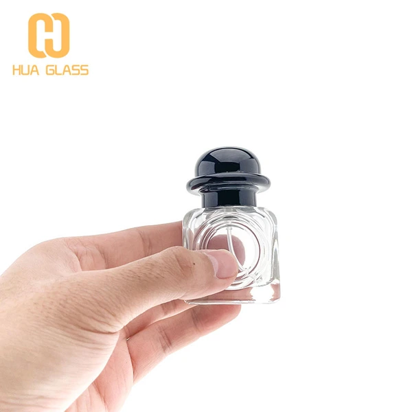 Frasco de perfume cuadrado pequeño de 30 ml, 50 ml, 80 ml, engarzado con tapa negra