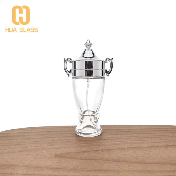 Bouteille de parfum en verre de conception de marque de forme de trophée personnalisée 50 ml