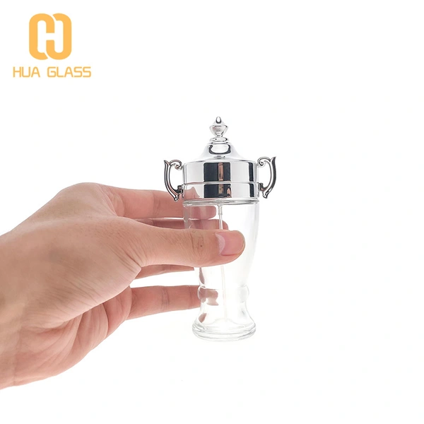 Bouteille de parfum en verre de conception de marque de forme de trophée personnalisée 50 ml