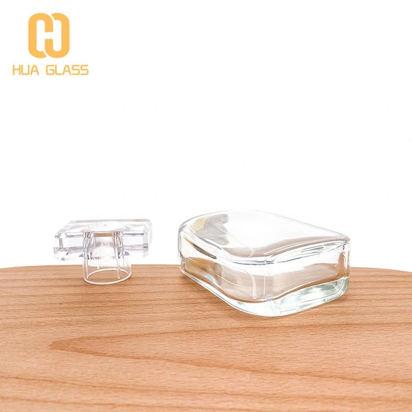 Flacon de parfum en verre à capuchon en cristal transparent de forme carrée ovale de 100 ml