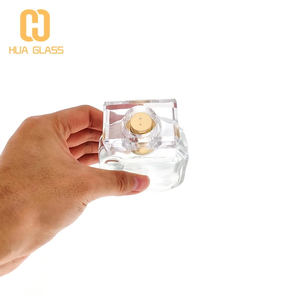 Flacon de parfum en verre à capuchon en cristal transparent de forme carrée ovale de 100 ml