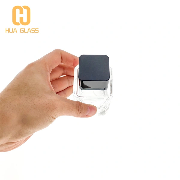 زجاجة عطر مربعة اللون مخصصة 50 مللي