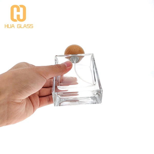 Frasco de perfume de vidrio cuadrado de 30 ml, 50 ml, 100 ml con tapa redonda de madera