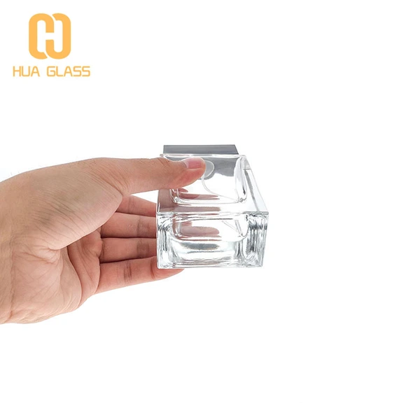 Botella de perfume de 50ml de vidrio con bomba rociadora de colonia al por mayor