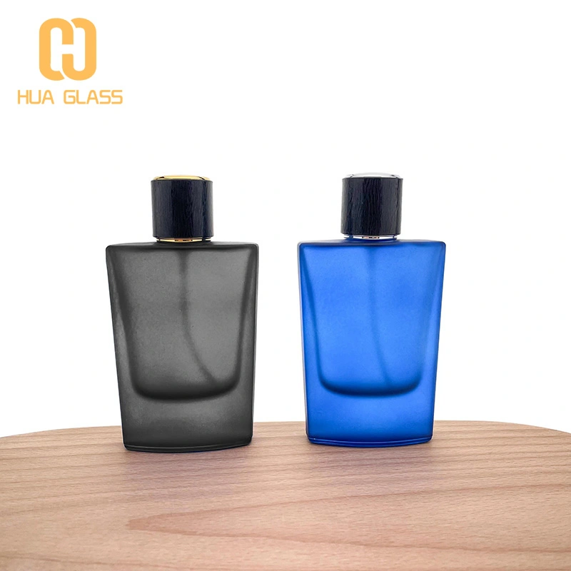 flacon de parfum eau de cologne homme verre dépoli bleu gris  