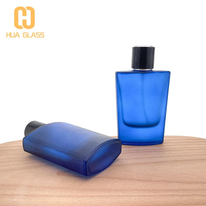 flacon de parfum eau de cologne homme verre dépoli bleu gris  