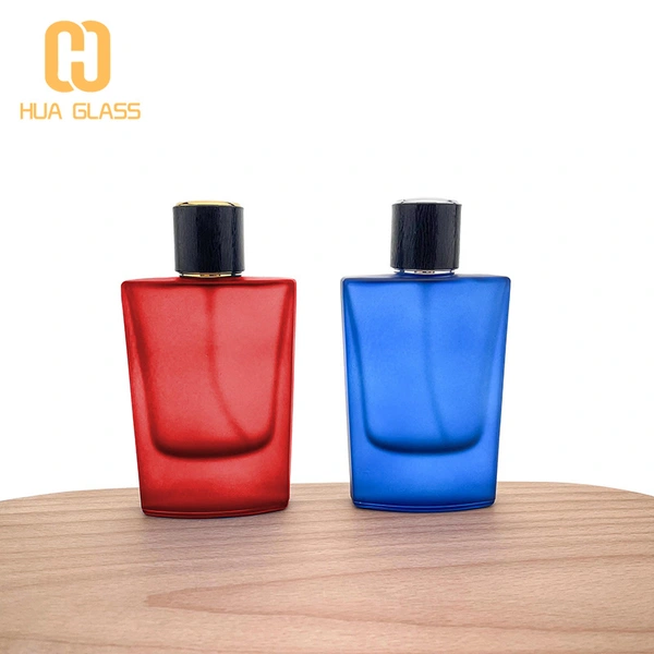 botella de perfume de colonia de hombre de vidrio esmerilado azul gris