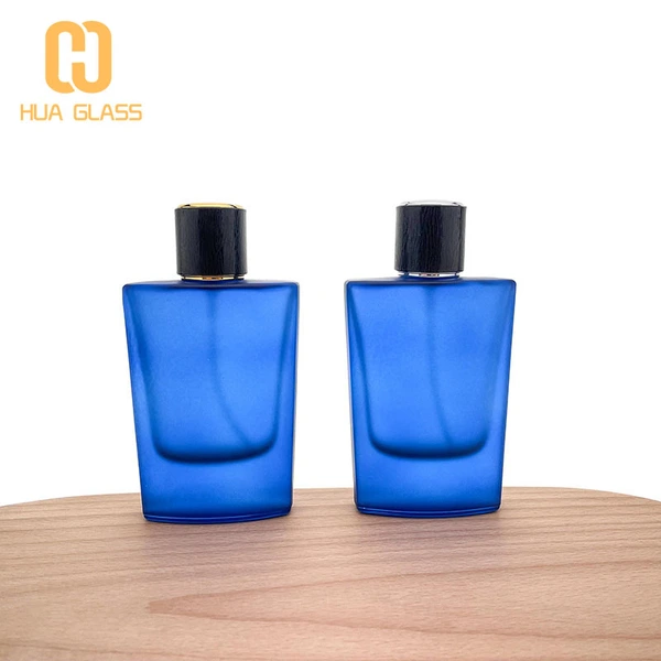 botella de perfume de colonia de hombre de vidrio esmerilado azul gris