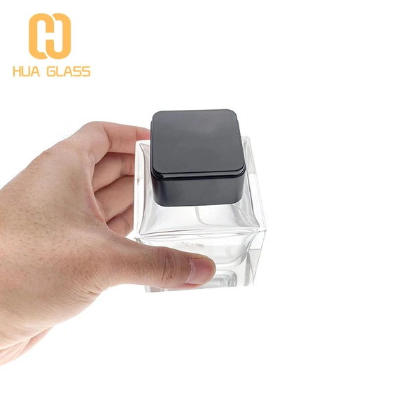 Frasco de perfume de vidrio de cubo cuadrado pulido a mano de 100 ml