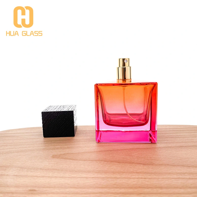 Frasco de perfume de vidrio negro con forma de cubo cuadrado de 100 ml con tapa de madera negra  