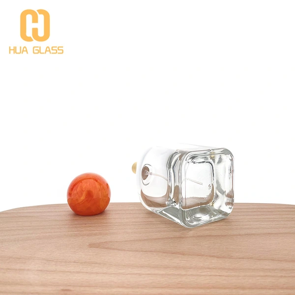 Botella de perfume de vidrio vacía personalizada de 80 ml con tapa de bola de resina