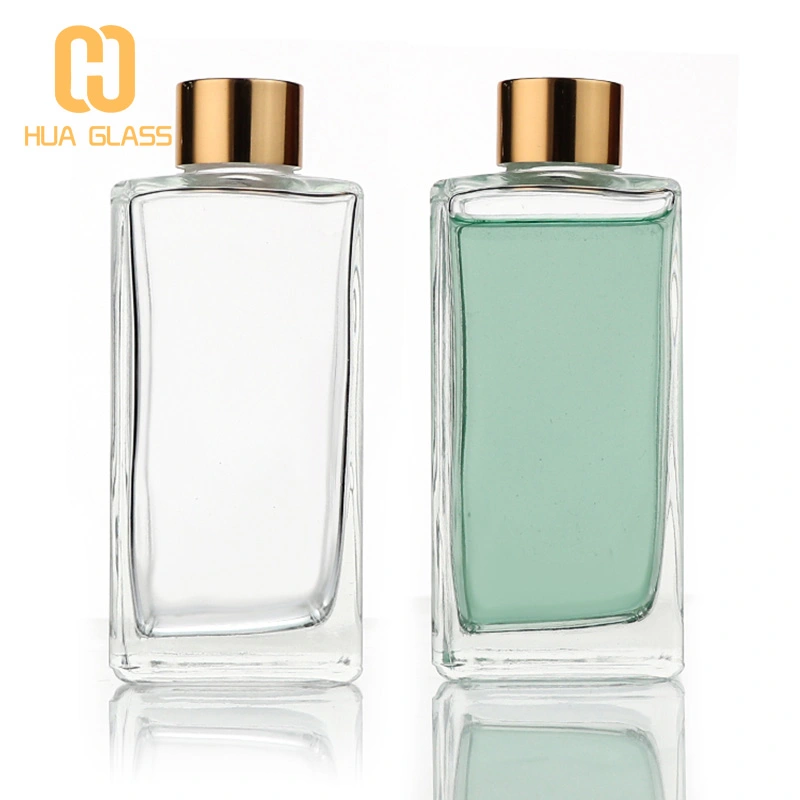 زجاجة مستطيلة بحجم مختلف مستطيلة الشكل مع عصي القصب السميكة  