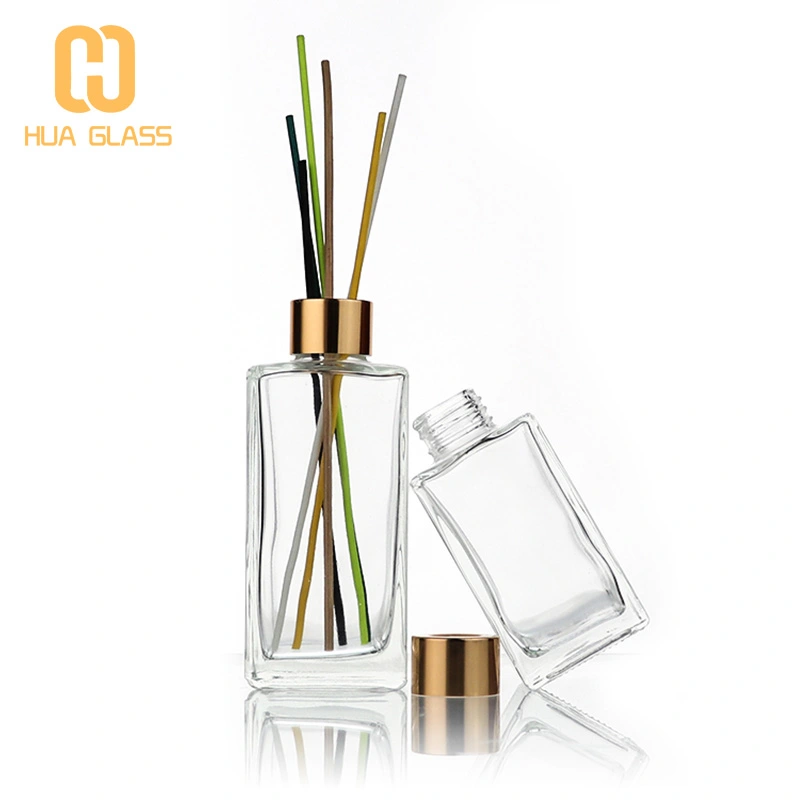 زجاجة مستطيلة بحجم مختلف مستطيلة الشكل مع عصي القصب السميكة  