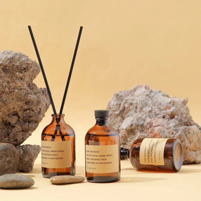 Bouteille d'huile essentielle de bouteille de diffuseur de roseau rond en verre ambré de 100 ml  