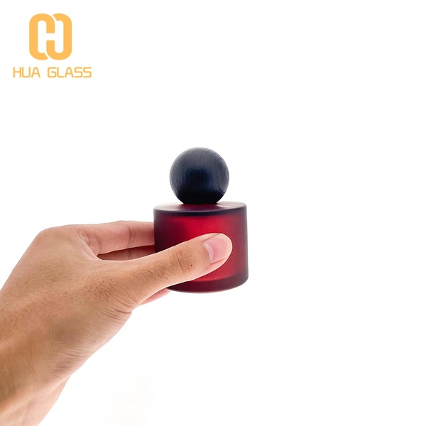 Botella de perfume redonda de 50 ml botella de vidrio de perfume de color personalizado
