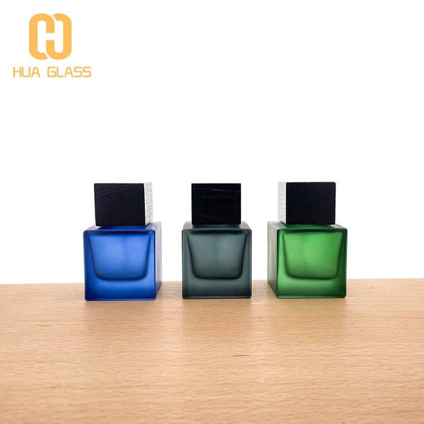 30ml 50ml 100ml bouteille de parfum carrée bouteille en verre de parfum de couleur personnalisée