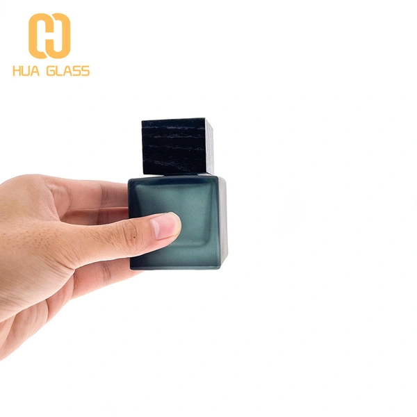 30ml 50ml 100ml bouteille de parfum carrée bouteille en verre de parfum de couleur personnalisée