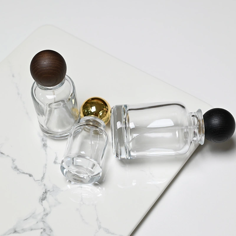 Venta al por mayor botella de perfume redonda de vidrio de 30 50 100 ml con tapa de bola  
