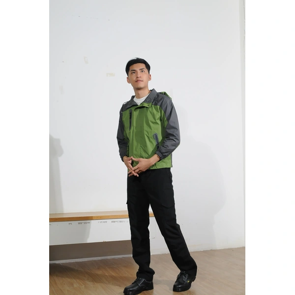 BD-MO-168  Order a contrasting color single-layer windbreaker, a zipper on the chest, a waterproof and windproof design with a hood