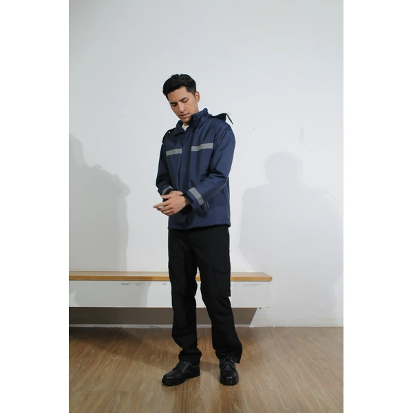 BD-MO-175 Customized windproof and rainproof windbreaker Designed polar fleece solid color all-in-one reflective windbreaker Try it on by real people Model demonstration